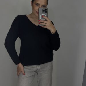 Baby alpaca juodas megztinis