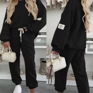 Juodos spalvos laisvalaikio kostiumėlis