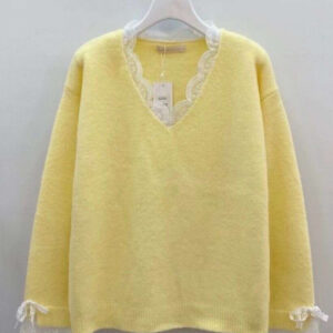 Geltonas megztinis su nėriniais