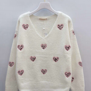 Šviesus megztinis su širdelėmis