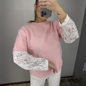 Megztinis su nėriniuotomis rankovėmis