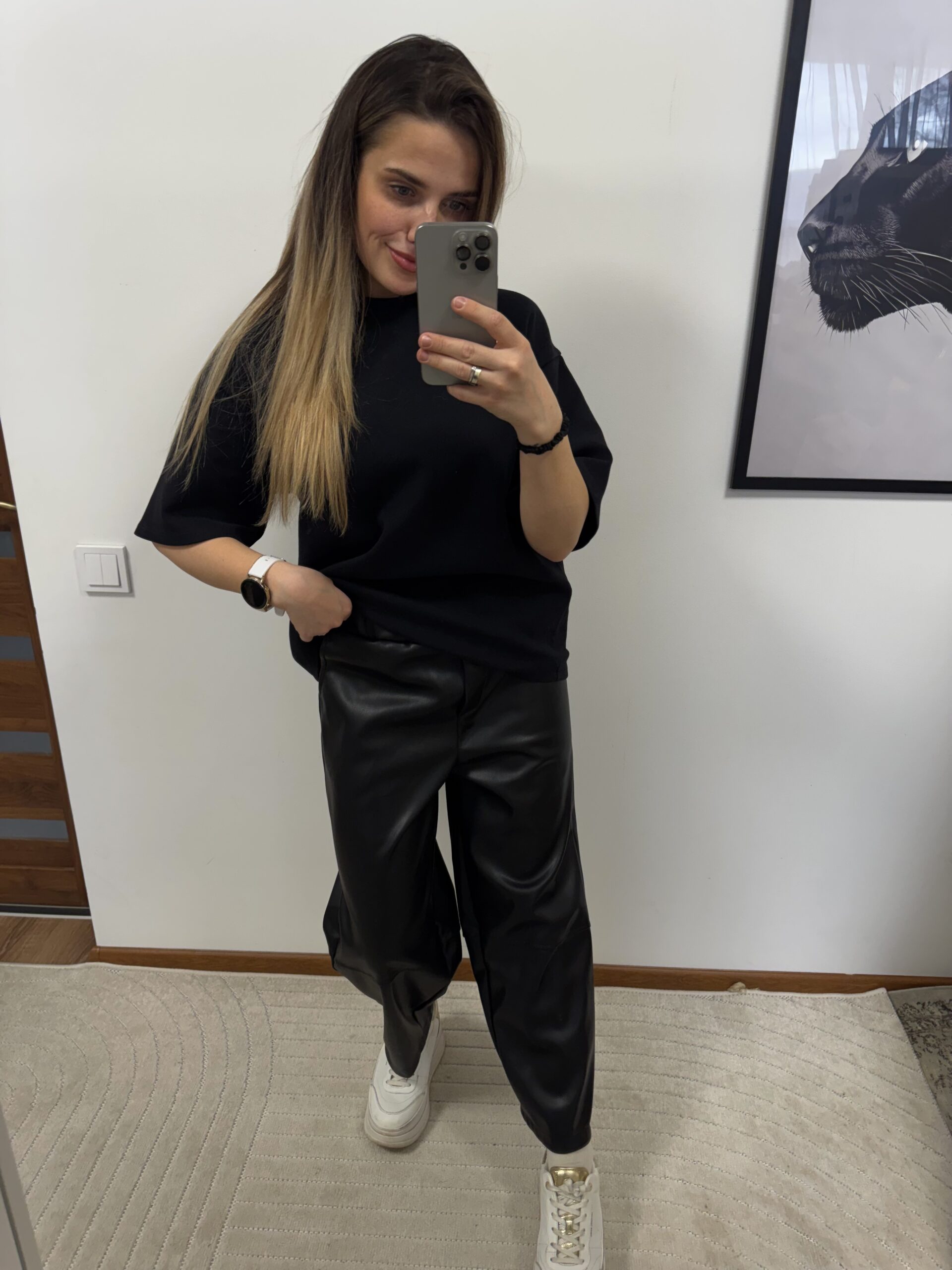 Juodos odinės kelnės