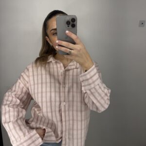 Languoti rausvi marškiniai Nika