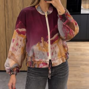 Bordo švarkelis Silk iš arti ant modelio