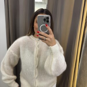 Joleen baltas megztinis