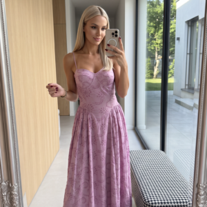 Rausva ilga suknelė