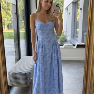 Ilga žydra suknelė